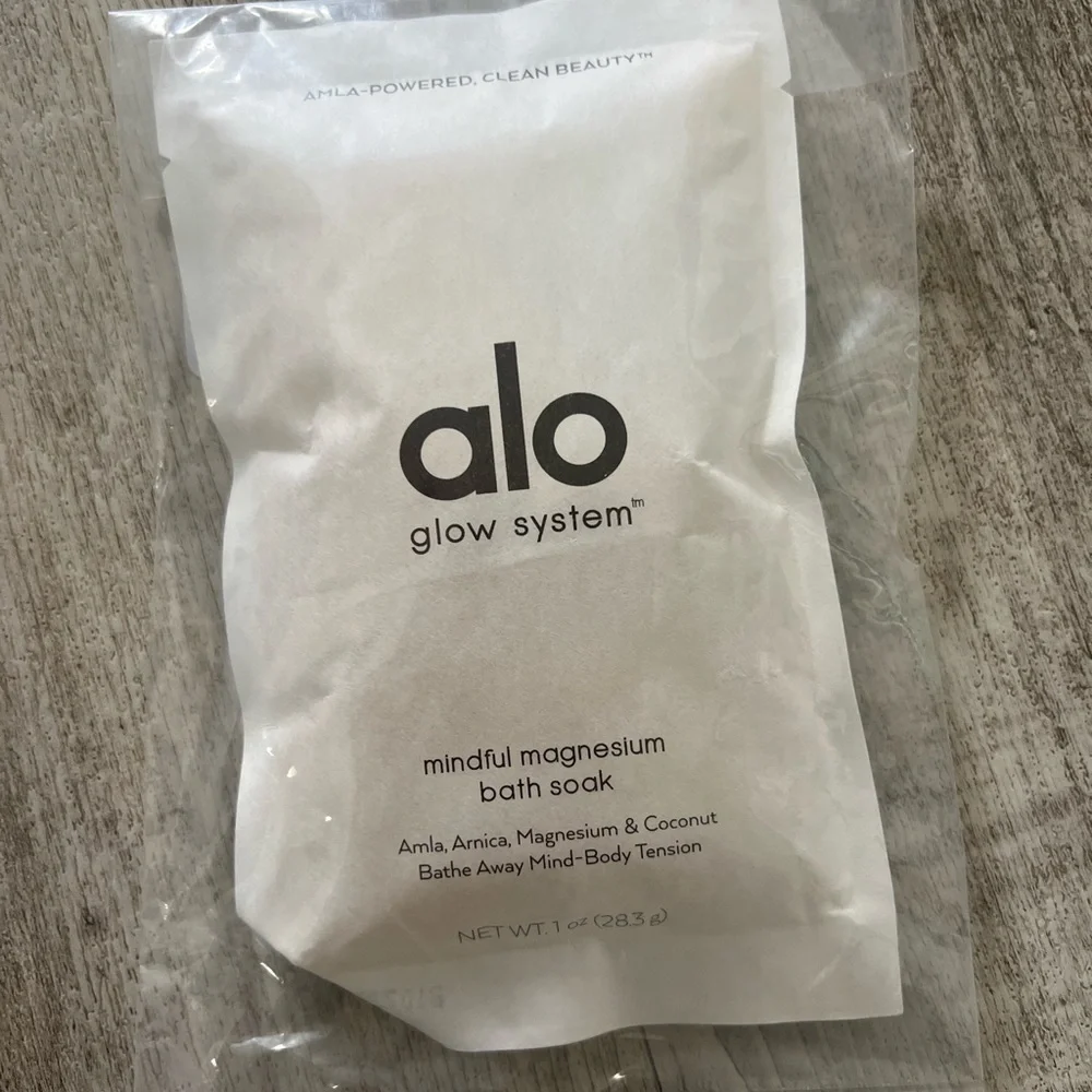 ALO Yoga Mindful Magnesium Bath Soak Glow System Relaxing Bath Salt